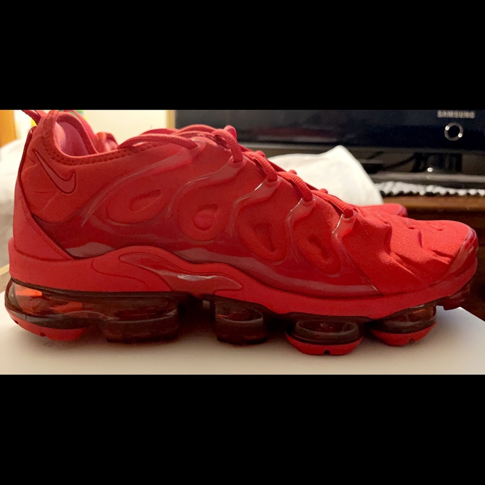Vapor Max Red size 11 used great condition
